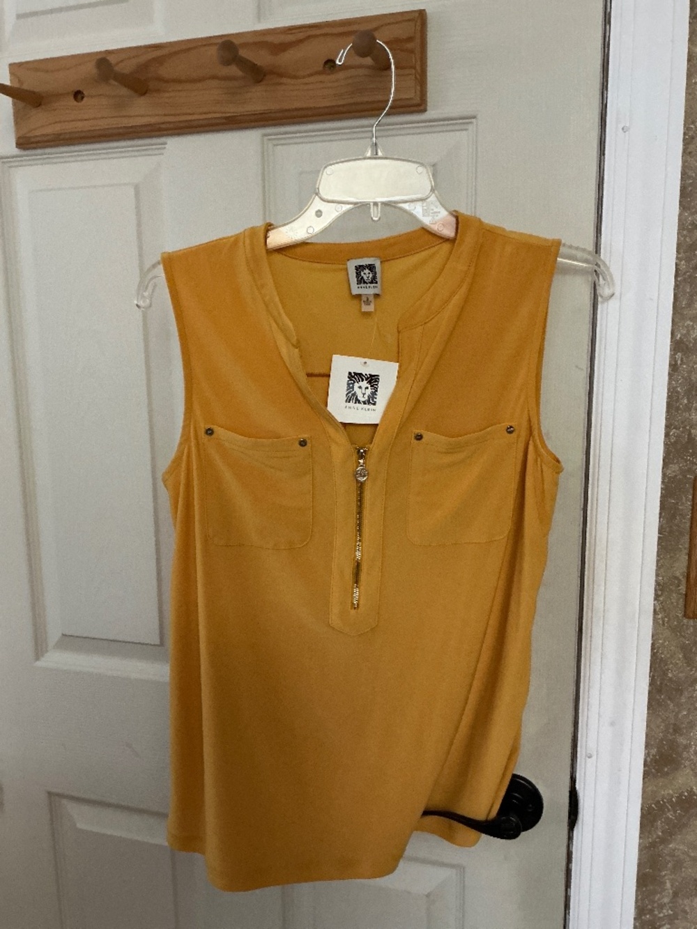 Anne Klein sleeveless zip blouse NWT